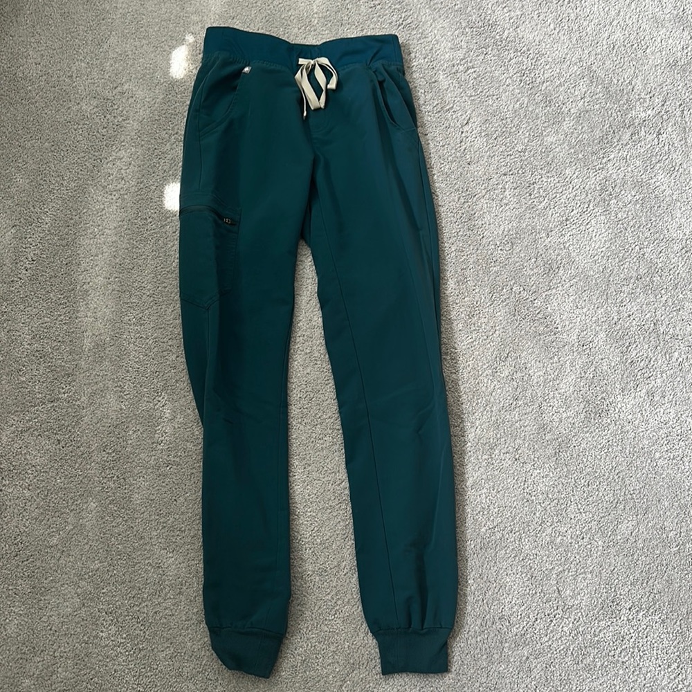 - Figs XS/T scrub bottom 
Used, good condition
Zamora joggers